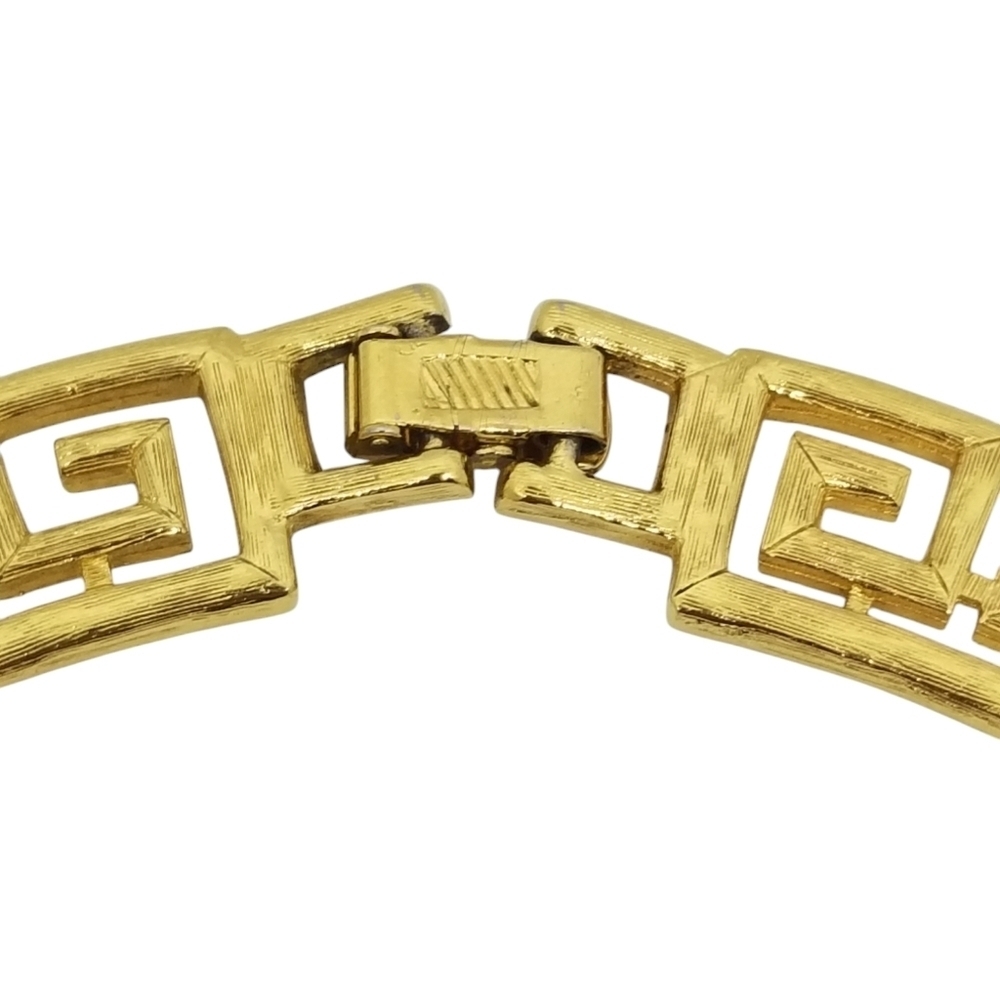 GIVENCHY VINTAGE RARE GOLDTONE WITH BLACK & RED ENAMEL LOGO COLLAR  NECKLACE - Picture 10 of 10